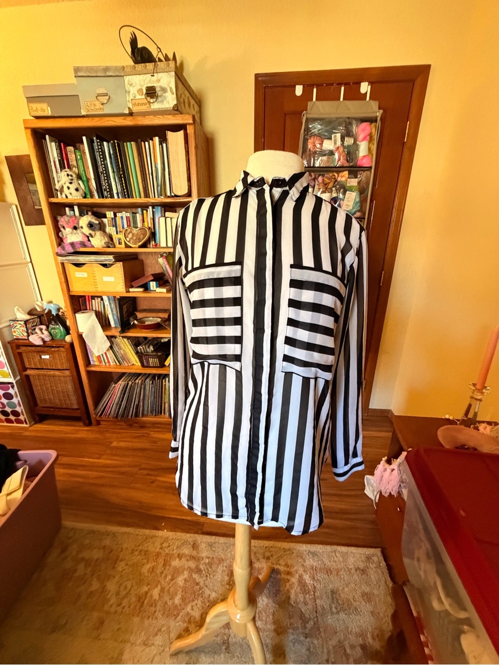 RD Style Black & White Vertical Striped Button-Down Shirt